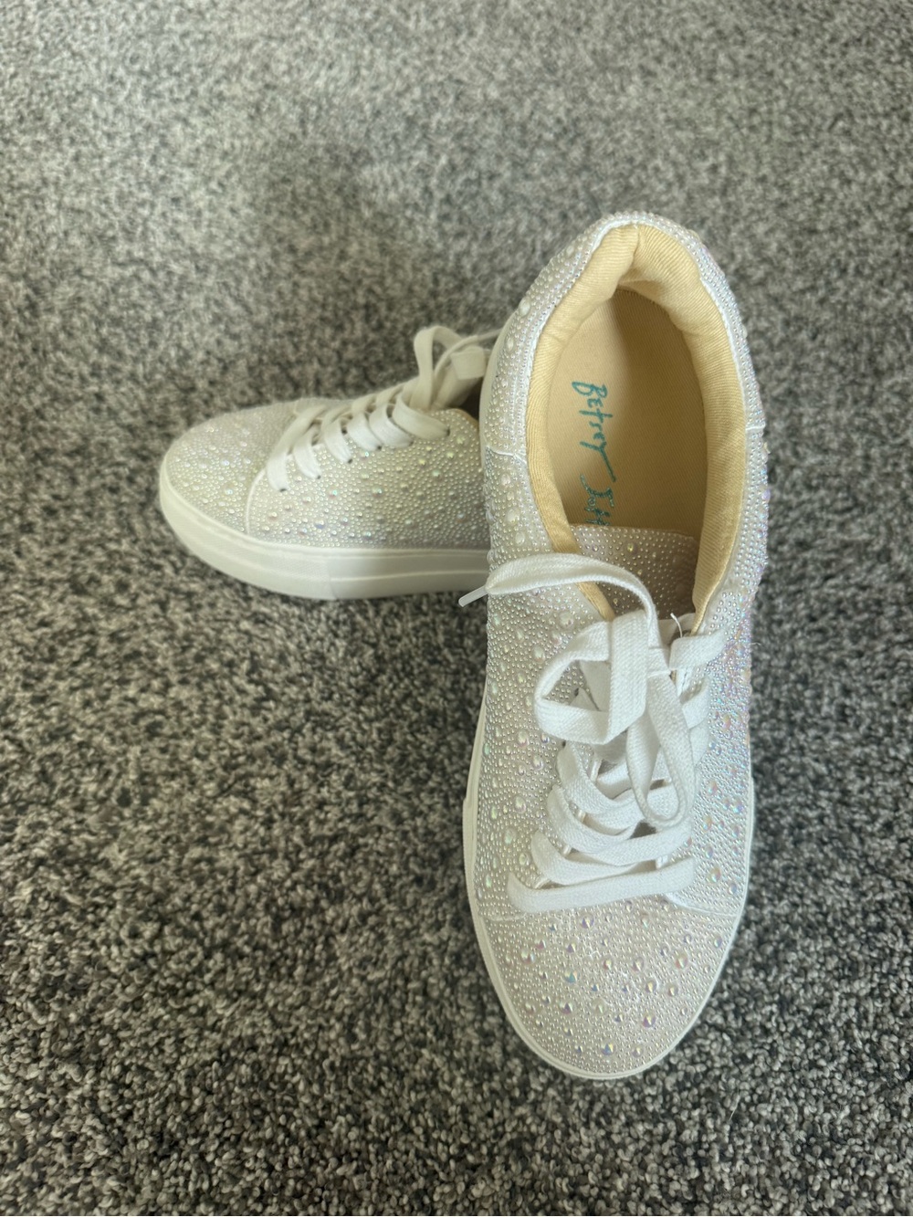Betsey Johnson Bridal Pearl Sneaker | Size 7